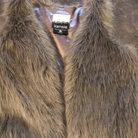 Grey faux fur vest - Picture 3 of 3